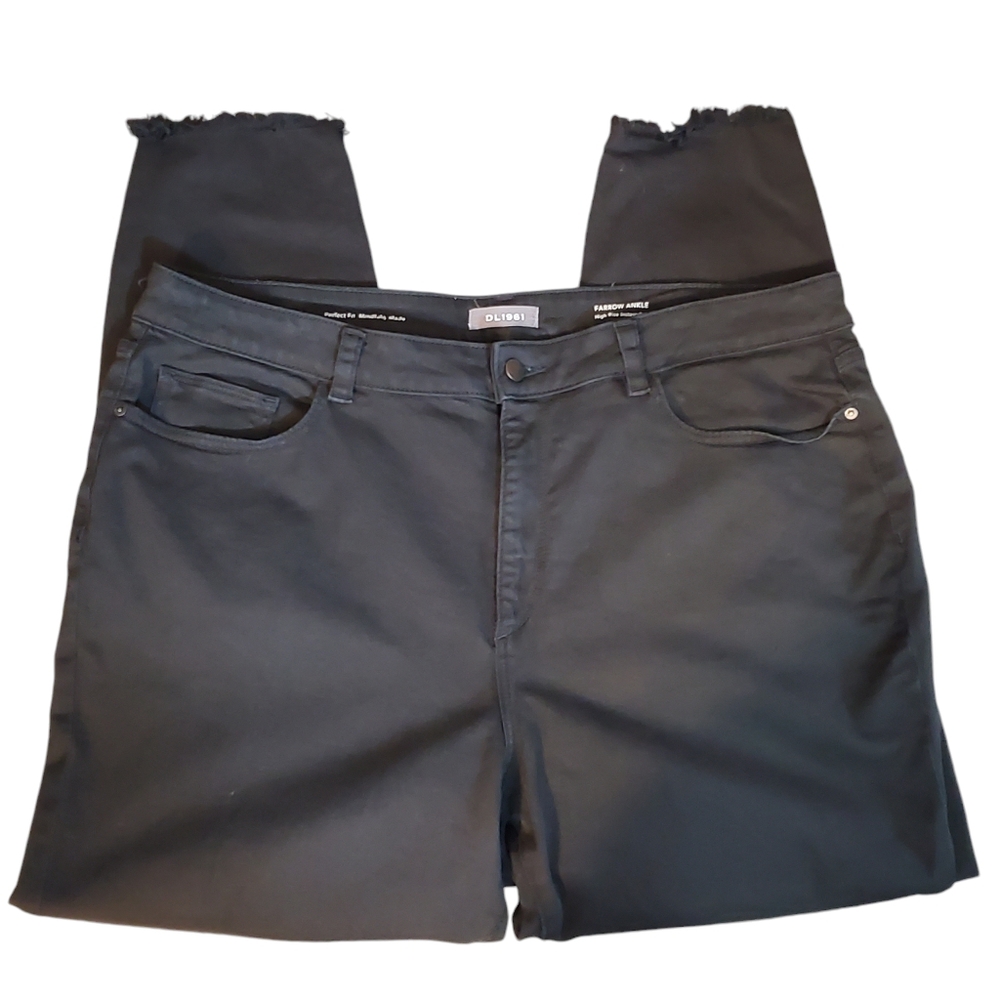 DL 1961 Farrow Ankle distressed knees